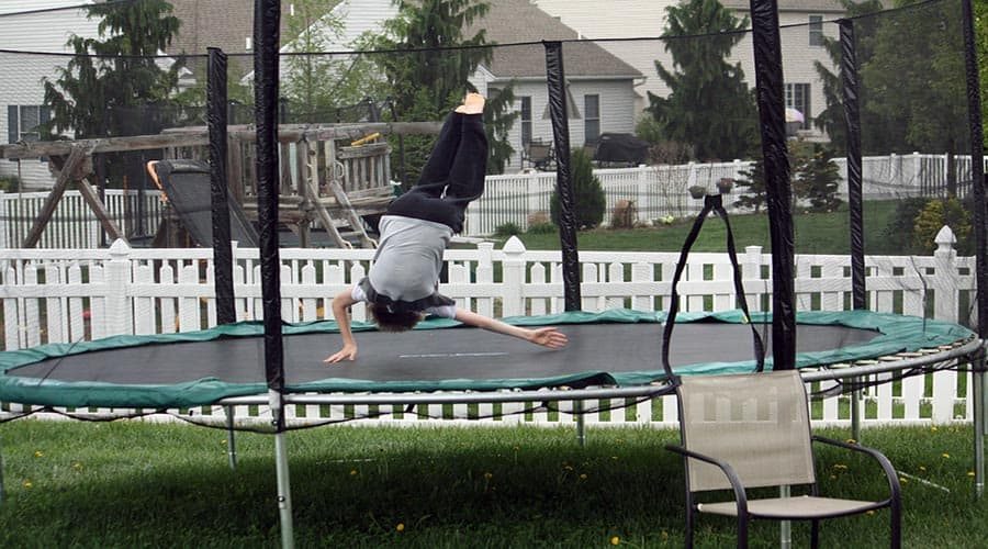How To Do A Back Handspring On The Trampoline: 4 Easy ...